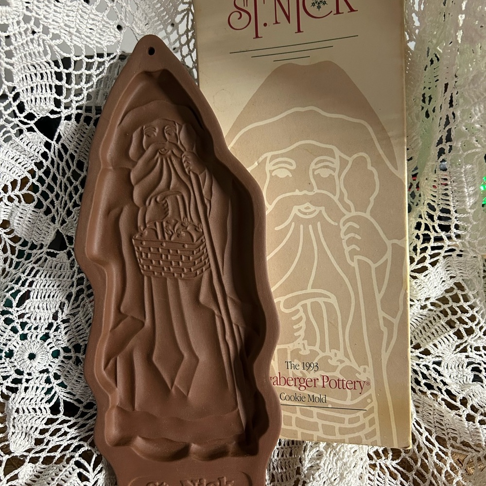 Vintage 1993 Longaberger Pottery Cookie Mold Santa  in Brown and Cream